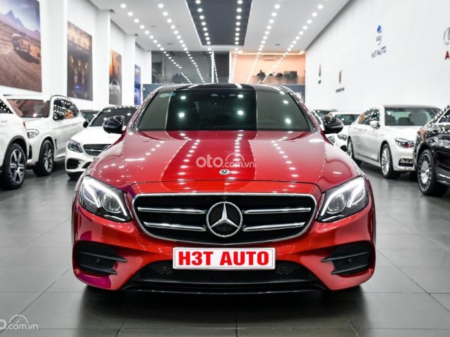 Xe Mercedes-Benz E300 sản xuất 2020 ít sử dụng, xe màu đỏ đẹp như mới0