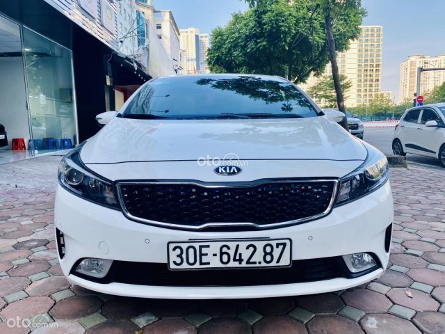 Cần bán gấp Kia Cerato 1.6AT đời 2016, màu trắng