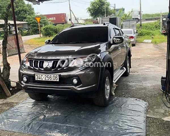 Cần bán xe Mitsubishi Triton 4x2 MT đời 2019, màu đen0