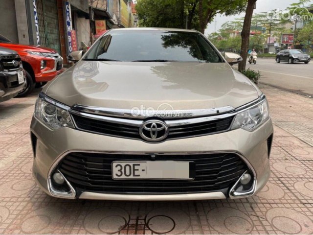 Cần bán xe Toyota Camry 2.0E đời 2017 như mới, 735 triệu0