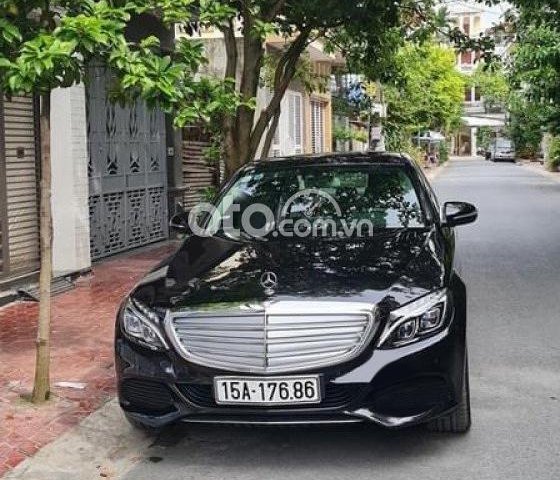 Cần bán lại xe Mercedes C250 sản xuất 2014, màu đen, giá tốt0