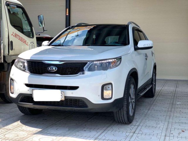 Cần bán gấp Kia Sorento năm sản xuất 2015, màu trắng0