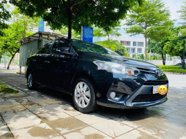 Cần bán Toyota Vios sản xuất 2017, màu đen xe gia đình giá cạnh tranh0