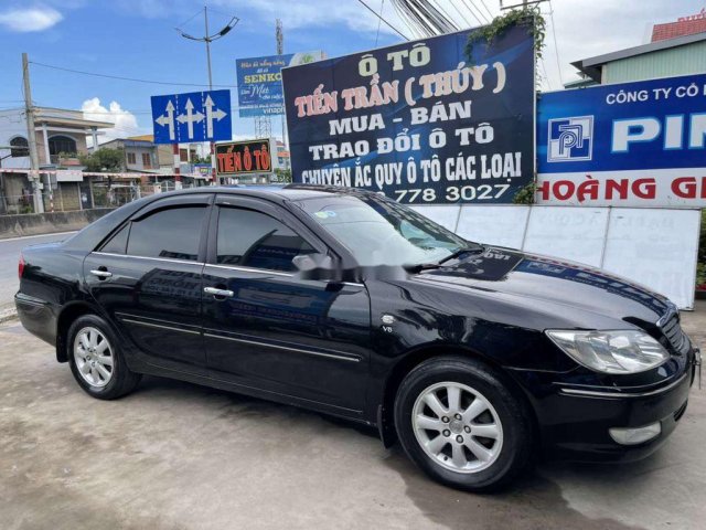 Cần bán gấp Toyota Camry đời 2002, màu đen0