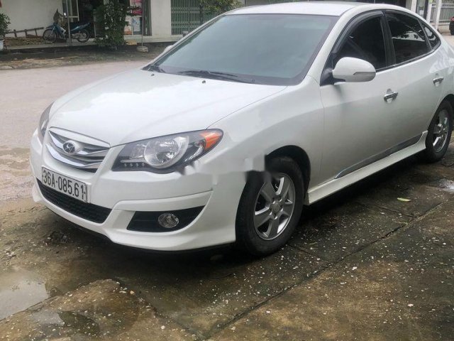 Cần bán gấp Hyundai Avante sản xuất năm 2014 còn mới giá cạnh tranh