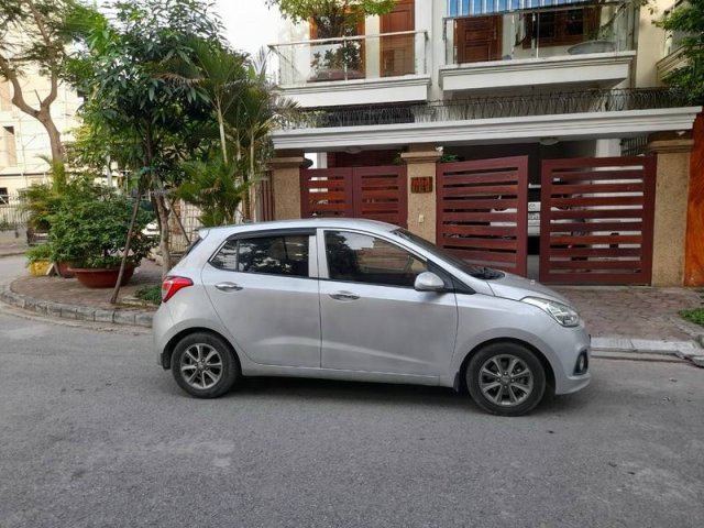 Cần bán Hyundai i10 sản xuất năm 2014, màu bạc, xe nhập, giá tốt