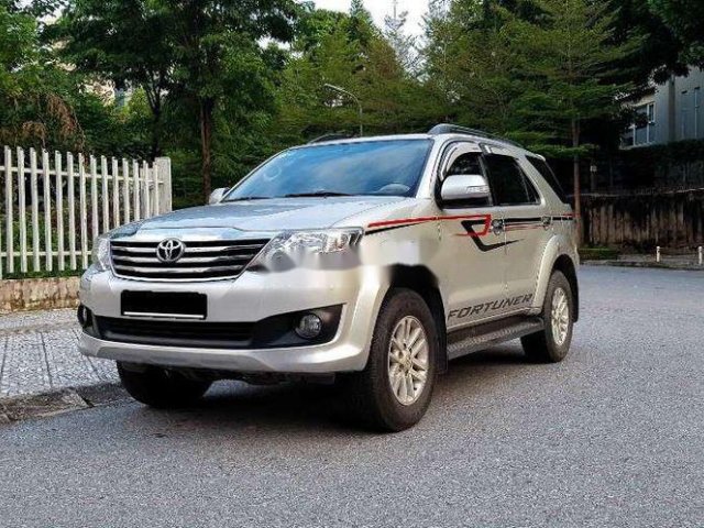 Cần bán Toyota Fortuner V AT 2013, màu bạc, giá chỉ 510 triệu0