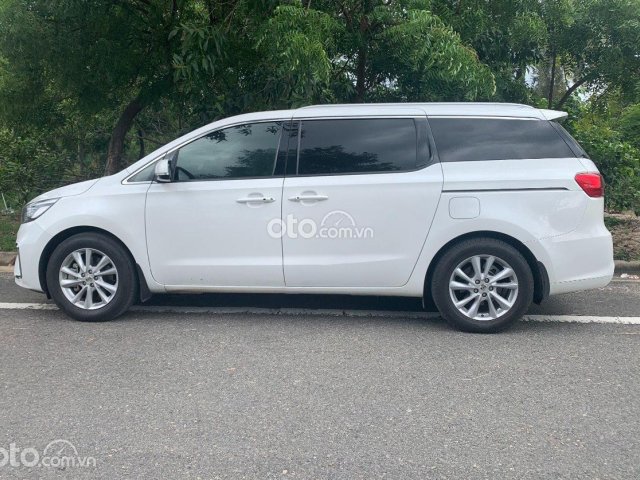 Cần bán gấp Kia Sedona đời 2019, màu trắng còn mới