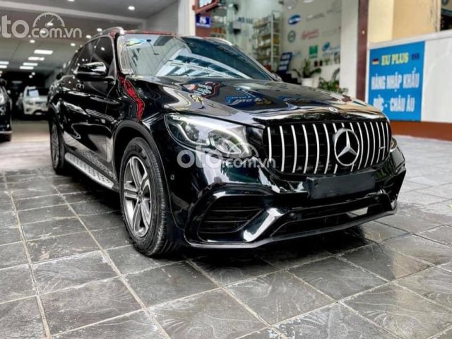 Cần bán xe Mercedes GLC200 sản xuất năm 2018, màu đen0