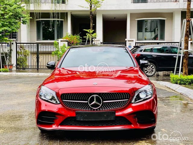Cần bán gấp Mercedes C300 đời 2019, màu đen0