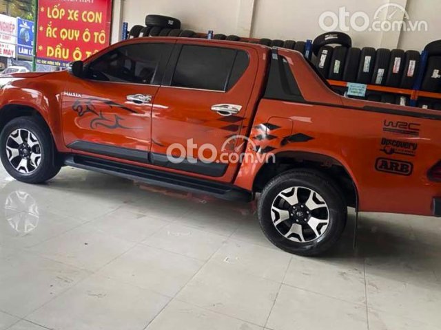 Bán xe Toyota Hilux 2.8G 4x4 AT sản xuất 2019, nhập khẩu còn mới, 790tr0