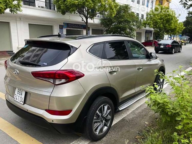 Cần bán Hyundai Tucson 2.0 đặc biệt năm sản xuất 2018, màu vàng cát, 735tr0