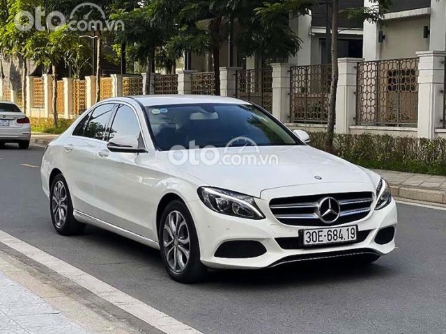 Cần bán lại xe Mercedes C200 sản xuất 2016, màu trắng