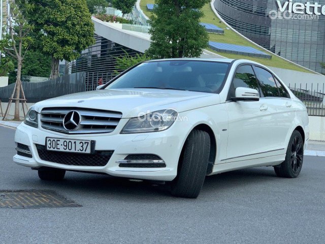 Cần bán Mercedes C200 đời 2012, màu trắng, giá 525tr0