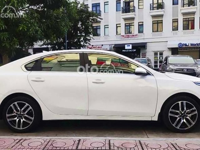 Cần bán xe Kia Cerato 1.6 Luxury năm sản xuất 2020, màu trắng, 590 triệu0