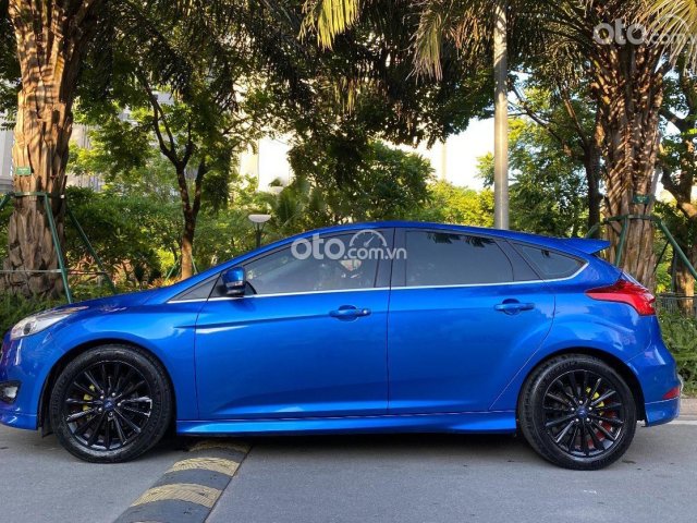 Cần bán xe Ford Focus Sport 1.5 đời 2016, màu xanh lam0