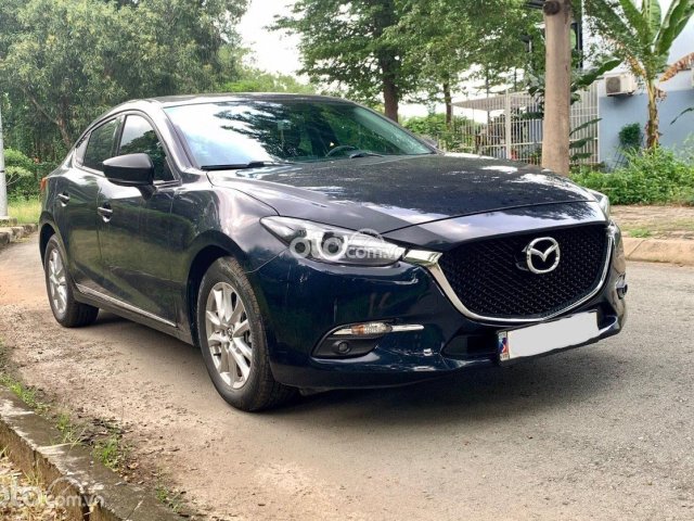 Cần bán gấp Mazda 3 Facelift sản xuất 2018, màu xanh lam0