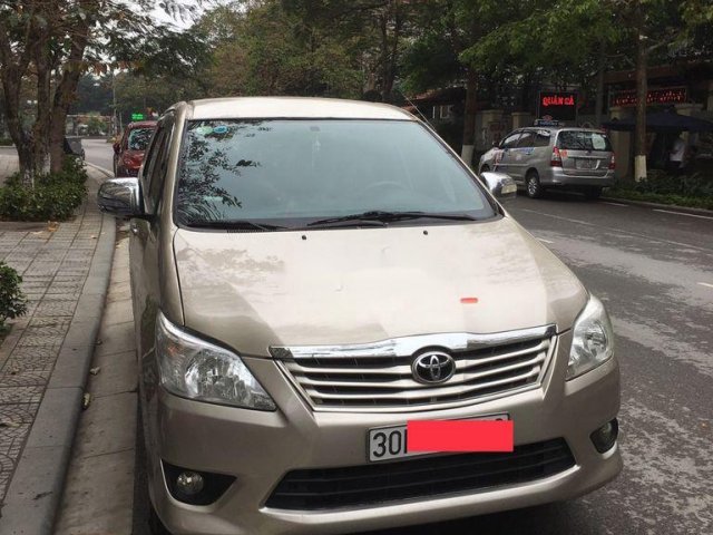 Cần bán xe Toyota Innova đời 2012 xe gia đình0