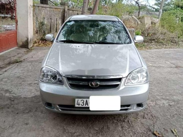 Cần bán gấp Daewoo Lacetti năm 2011, màu bạc xe gia đình0