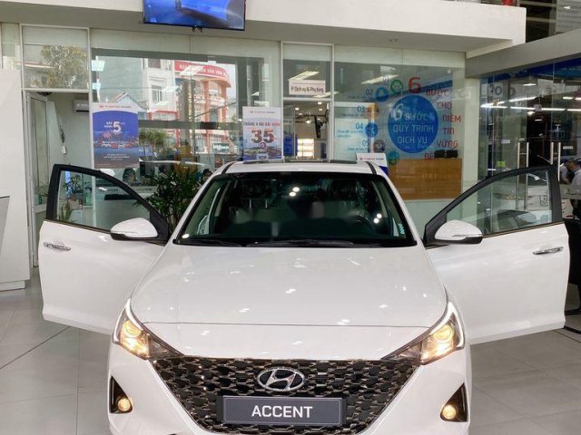 Cần bán xe Hyundai Accent AT đời 2021, màu trắng, 472.1tr0