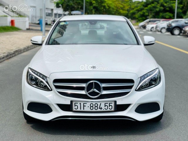 Bán Mercedes C200 đời 2017, màu trắng còn mới