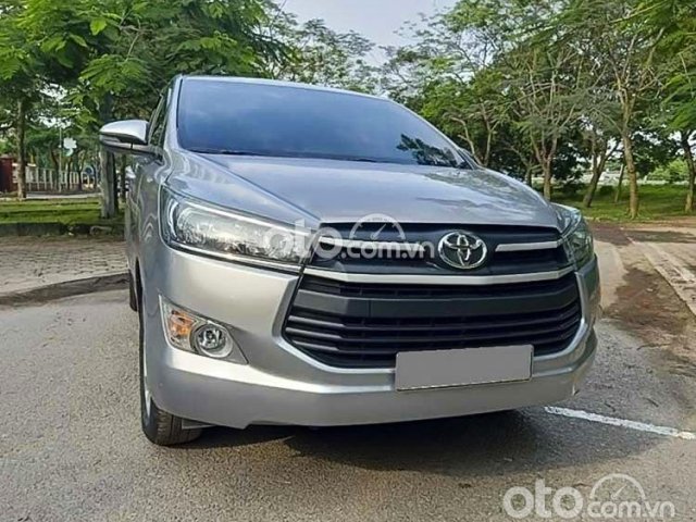 Bán Toyota Innova E đời 2018, màu xám còn mới, 498 triệu0