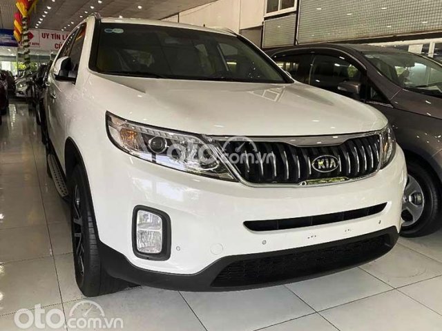 Bán xe Kia Sorento 2.4 GAT 2018, màu trắng, 725 triệu0