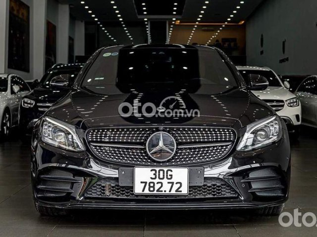 Bán Mercedes C300 AMG đời 2019, màu đen