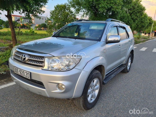 Bán Toyota Fortuner năm sản xuất 2011, màu bạc, 495tr0