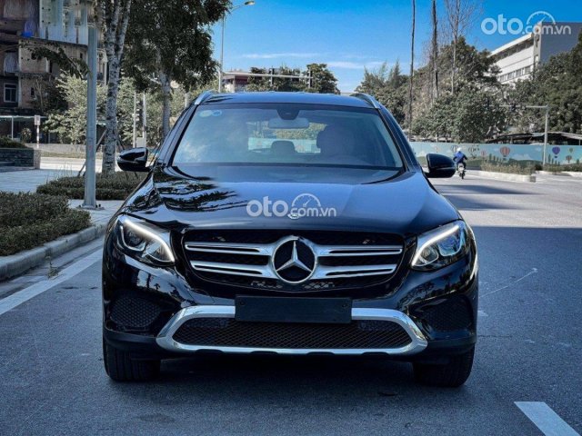 Bán Mercedes GLC 200 năm sản xuất 2018, màu đen0