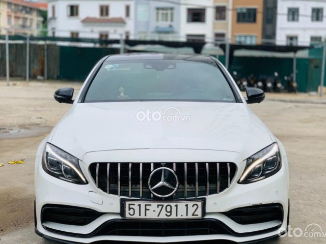 Cần bán xe Mercedes C300 năm 2016, màu trắng0