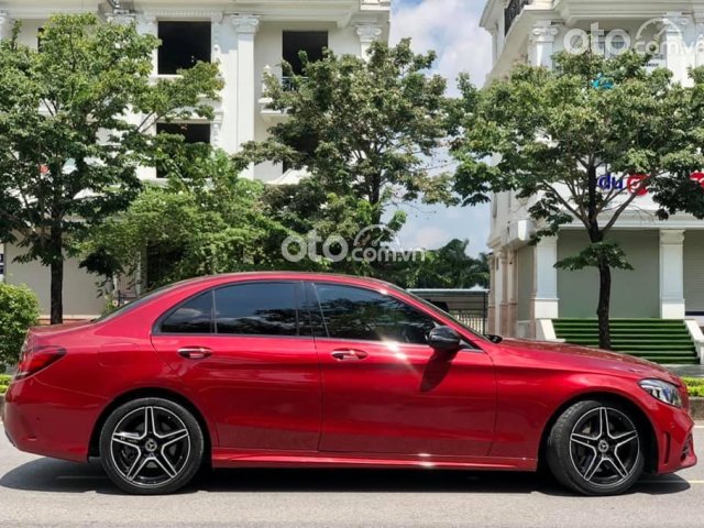 Bán Mercedes C300 năm sản xuất 2019, màu đỏ như mới0