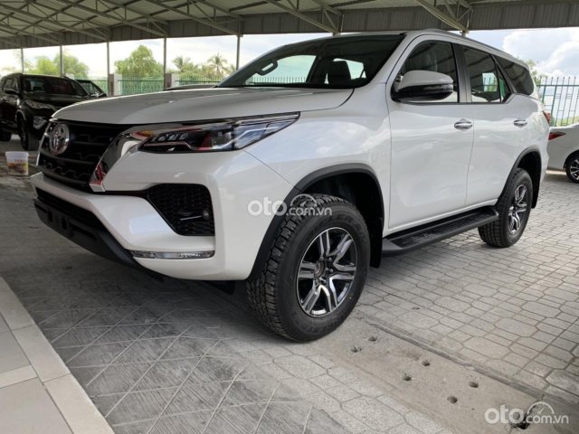 Toyota Fortuner 2.4 màu trắng chỉ 250tr nhận xe - khuyến mãi giảm giá tiền mặt - tặng phụ kiện giá rẻ nhất miền Nam0