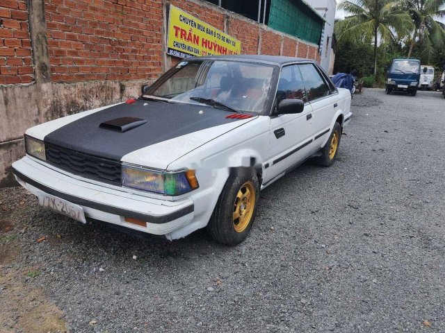 Bán xe Nissan Bluebird đời 1986, hai màu đen trắng, nhập khẩu giá cạnh tranh0