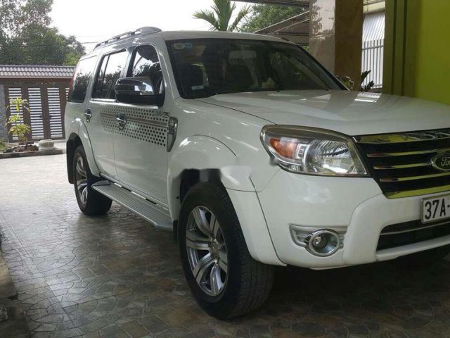 Cần bán Ford Everest đời 2011, màu trắng, giá chỉ 423 triệu0