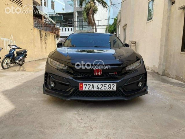 Cần bán xe Honda Civic RS đời 2019, màu đen xe gia đình