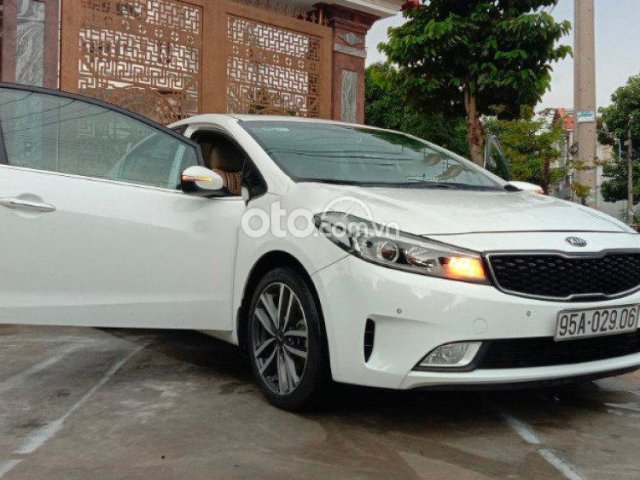 Cần bán xe Kia Cerato 1.6 AT năm sản xuất 2016, màu trắng 0