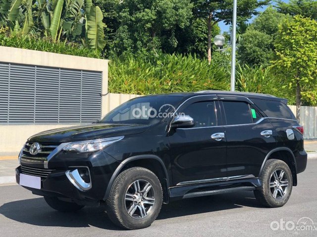 Cần bán lại xe Toyota Fortuner 2.7V 4x2 AT năm sản xuất 2019, màu đen, nhập khẩu nguyên chiếc0