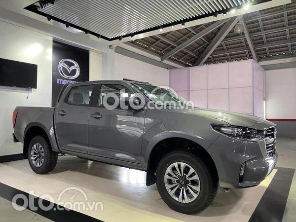 Bán xe Mazda BT 50 1.9 Luxury 4x2 đời 2021, màu xám, giá 789tr0