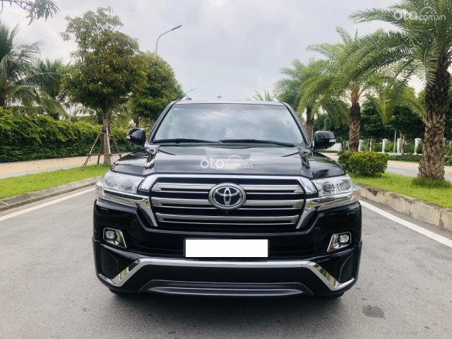 Toyota Land Cruiser VX V8 2016, màu đen, nhập khẩu