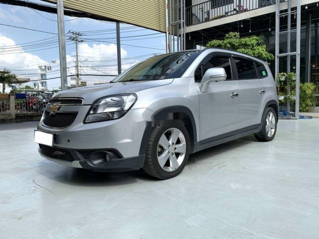 Cần bán Chevrolet Orlando đời 2017, màu bạc còn mới