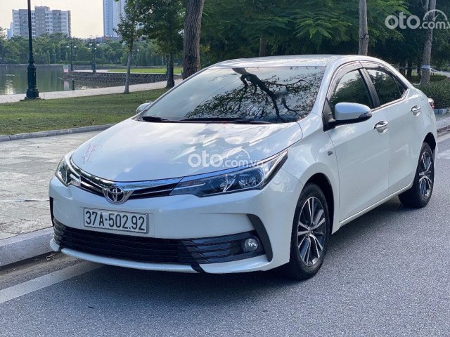 Cần bán xe Toyota Corolla Altis sản xuất 2018, màu trắng  0