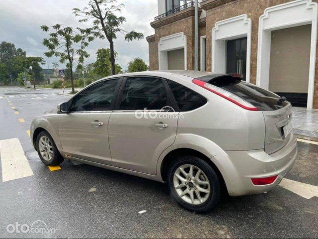 Bán Ford Focus 1.8 AT năm sản xuất 2009, màu vàng còn mới0