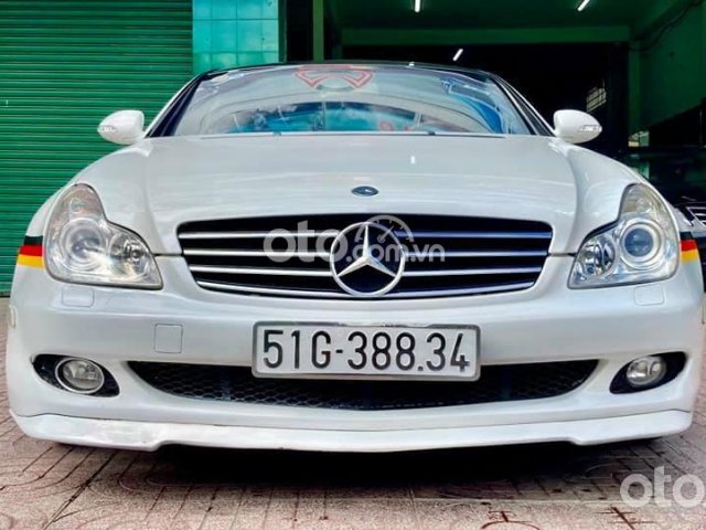 Cần bán lại xe Mercedes CLS550 năm sản xuất 2005, màu trắng, xe nhập
