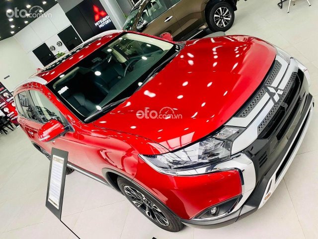 Mitsubishi Outlander - Tính năng an toàn vượt trội, hỗ trợ NH 80%/ 8 năm + Gói quà tặng khủng lên đến hơn 9 chữ số0