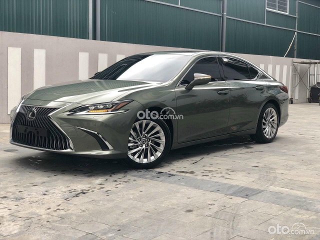 Bán xe Lexus ES 250 năm sản xuất 2021 với 1 loạt trang bị mới0