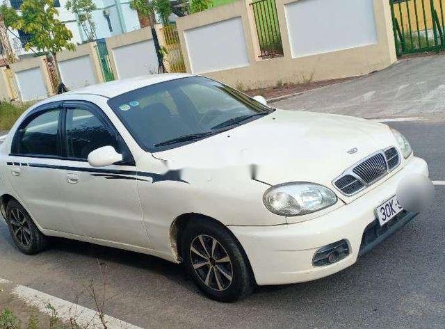 Cần bán xe Daewoo Lanos năm 2004, màu trắng, giá tốt0