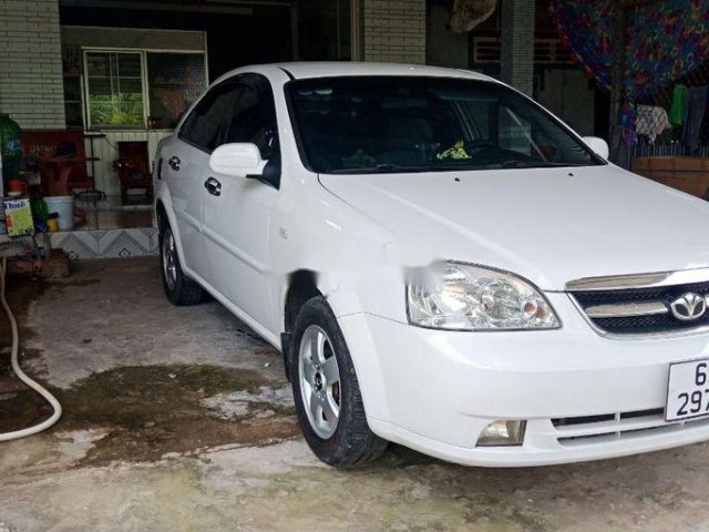 Cần bán xe Daewoo Lacetti 2010, màu trắng xe gia đình 0