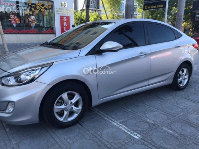 Cần bán xe Hyundai Accent 1.4 AT sản xuất 2011, màu bạc, nhập khẩu0