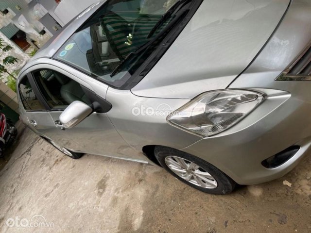 Bán xe Toyota Vios MT năm 2011, màu bạc còn mới0